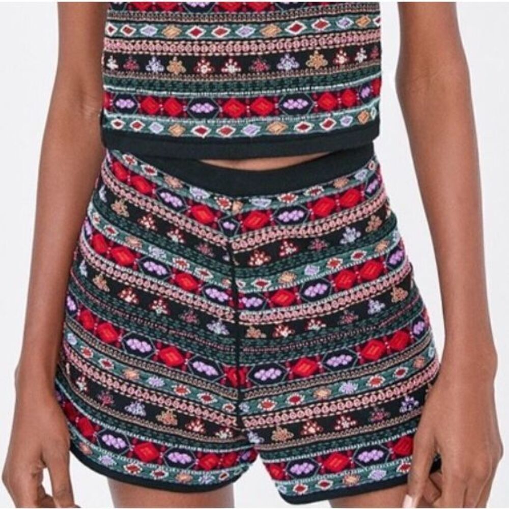 Zara Multicolor Knit Beaded Embroidered Zip Back High Waist Shorts Size Small